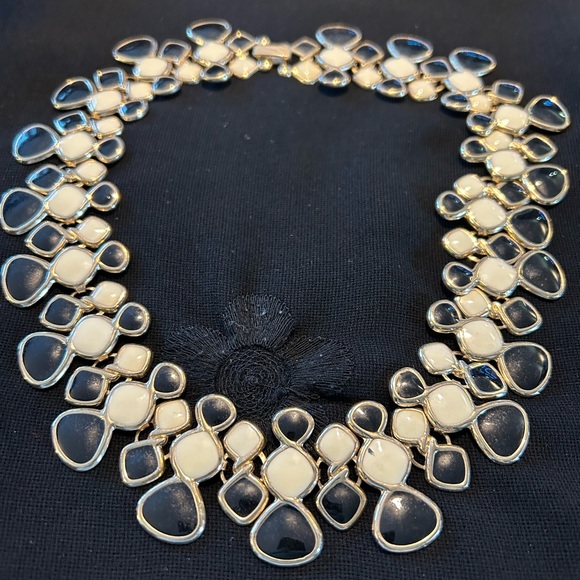 VTG Gorgeous Cream and Black Enamel Bib Statement piece. Unbranded. - Picture 6 of 7